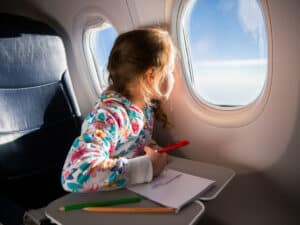 Kinder im Flugzeug: Erster Wutausbruch nach 28 Minuten