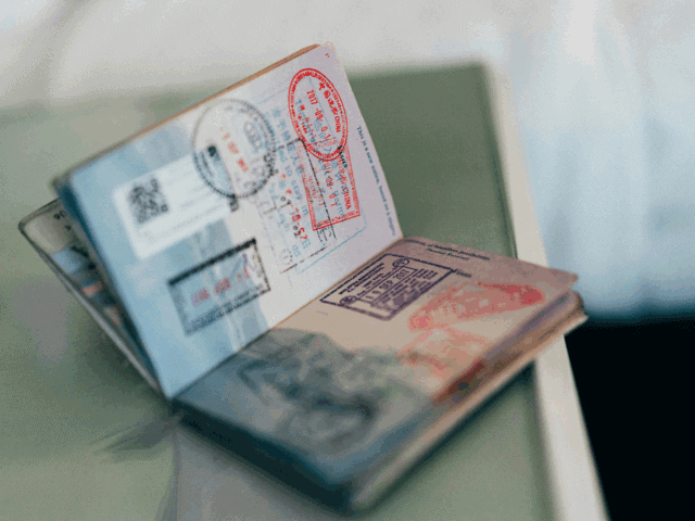 Schluss mit Pass-Stempel: Welche Länder schon bald darauf verzichten